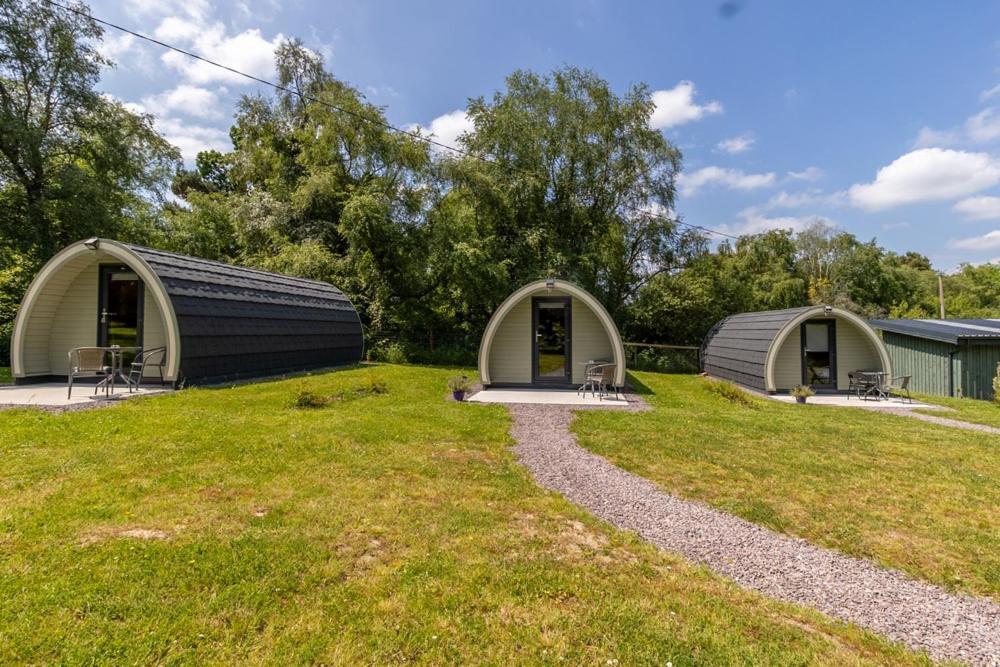 Mount Hillary Holiday Pods Корк Екстериор снимка